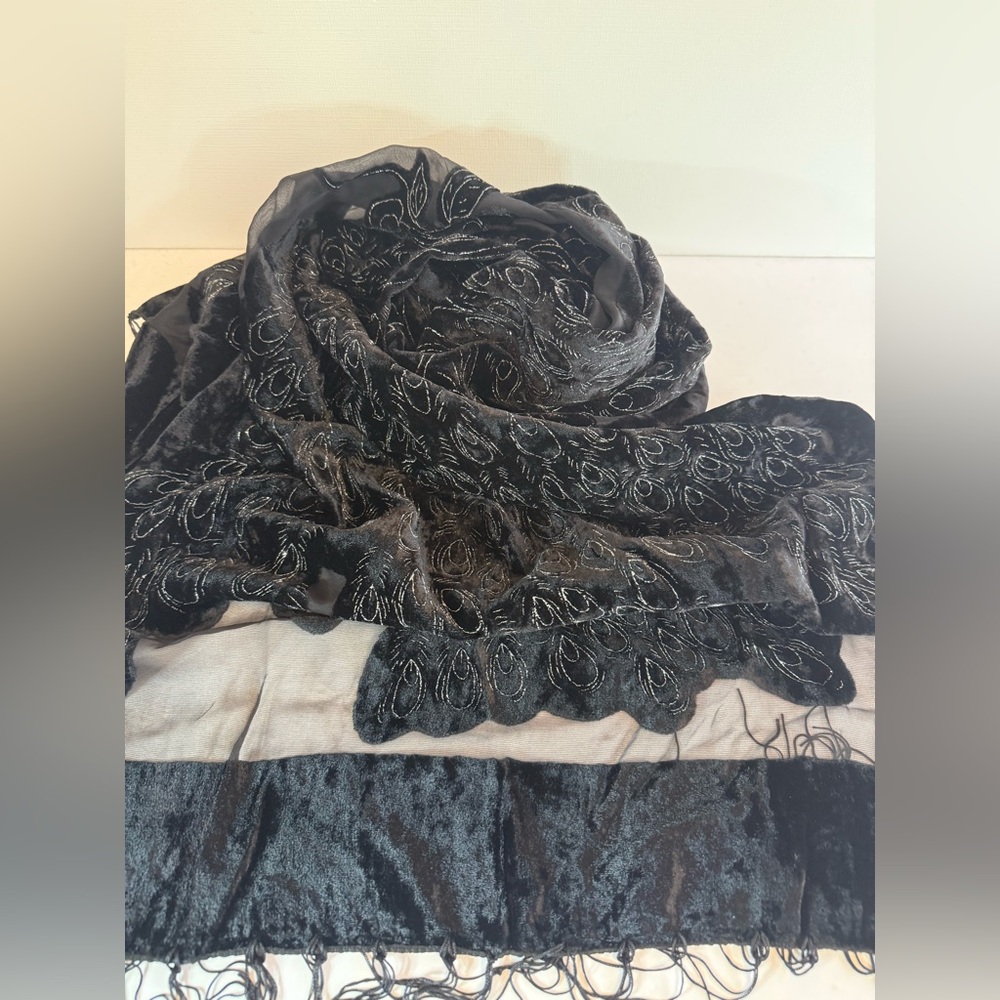 J Francis Black Scarf 🦚